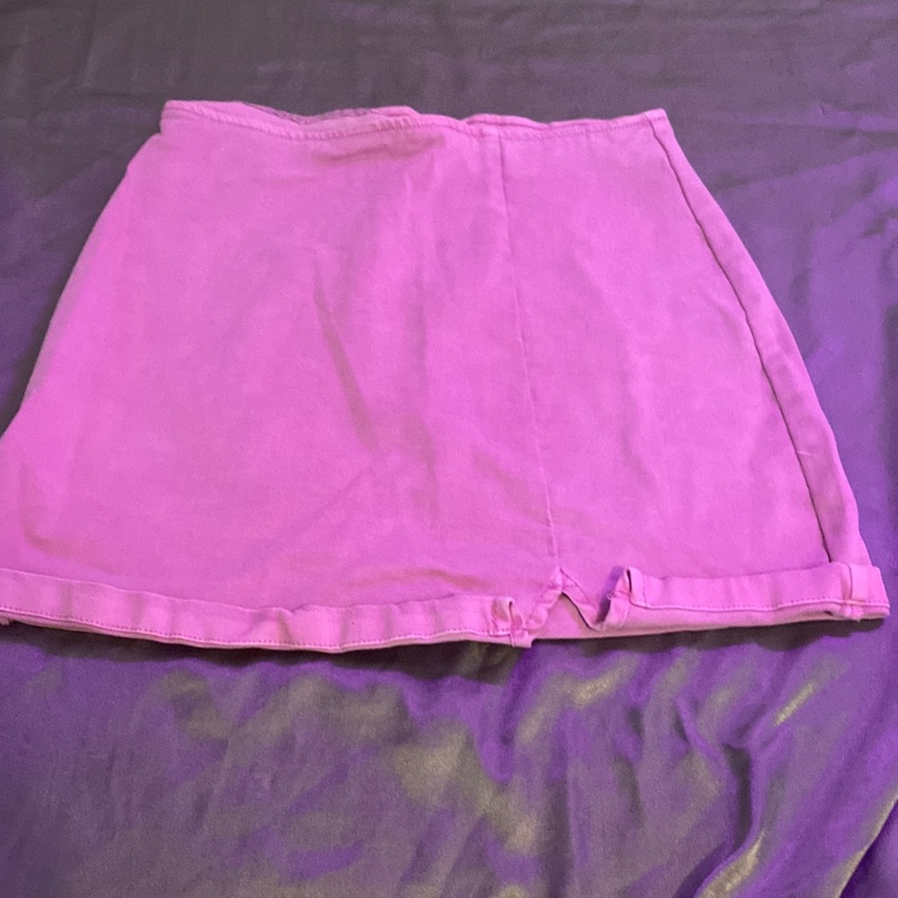 Pink mini skirt with triangle slit